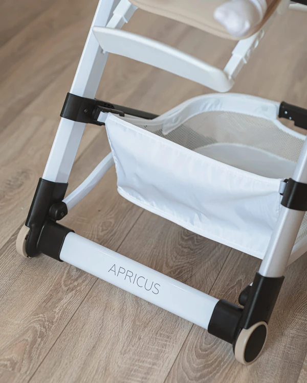 Krzesełko do karmienia Carrello Apricus 2w1