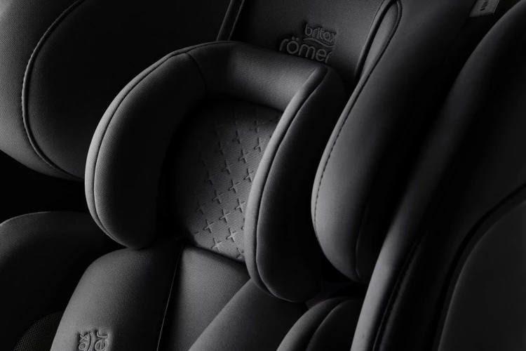 Fotelik samochodowy Britax Romer Swivel-Grow Max Air Onyx Black
